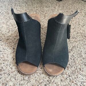 TOMS, black block-heeled sandals, Size 7.5
